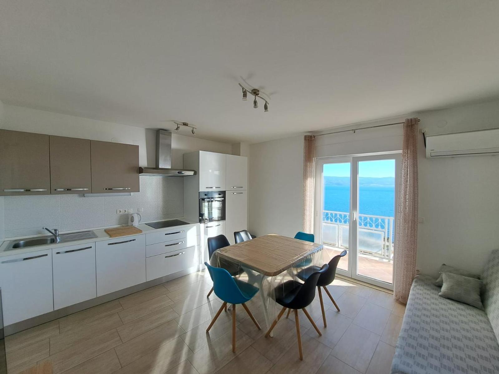 Apartman Leon 오미스 외부 사진