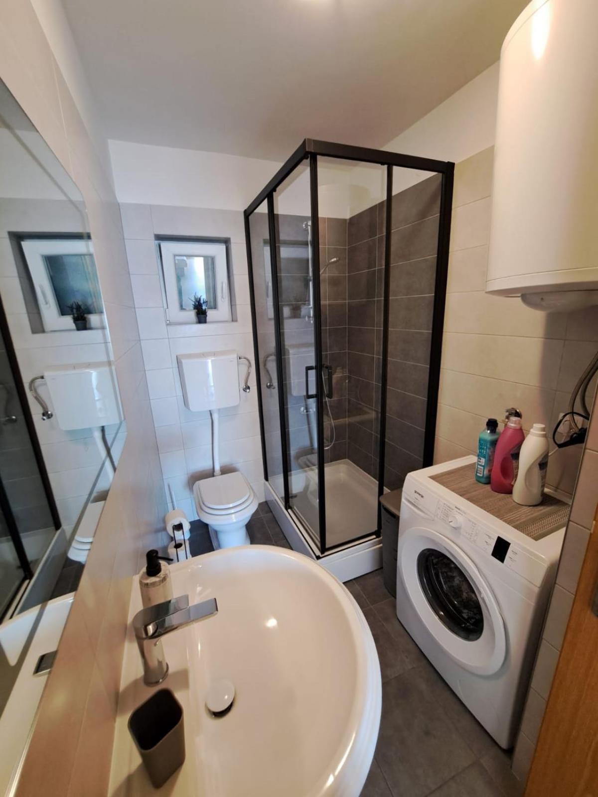 Apartman Leon 오미스 외부 사진